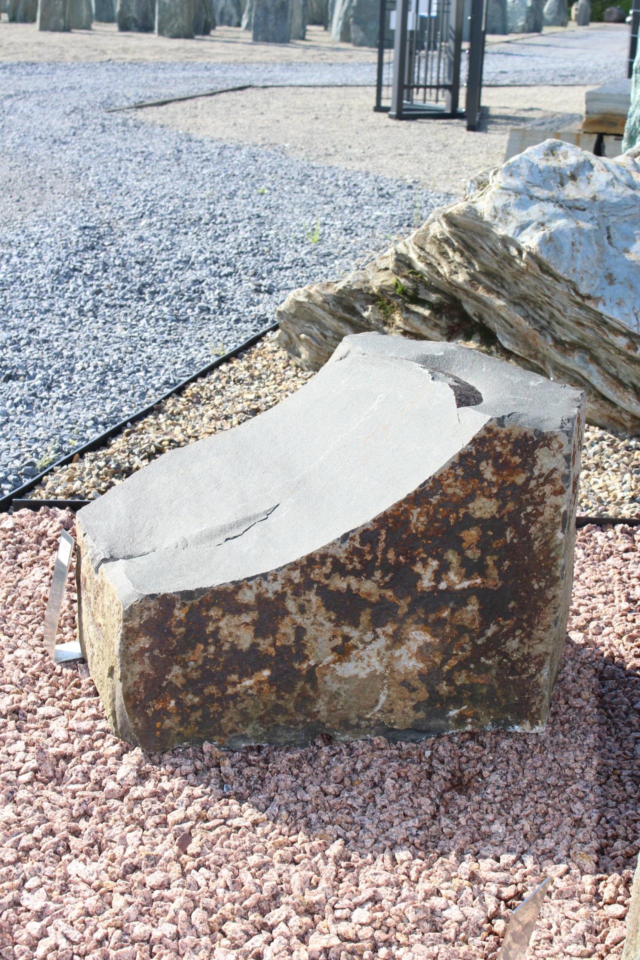 Basaltsäule ca. 58x42x35cm