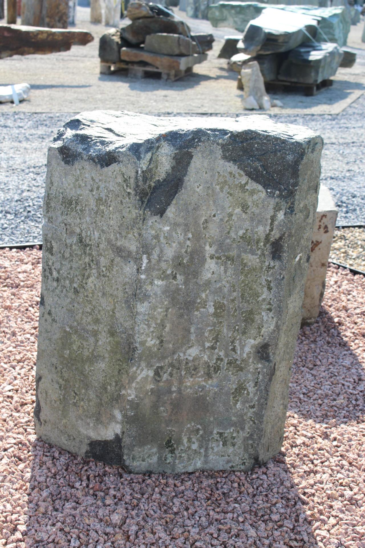 Basaltsäule ca. 48x35x65cm
